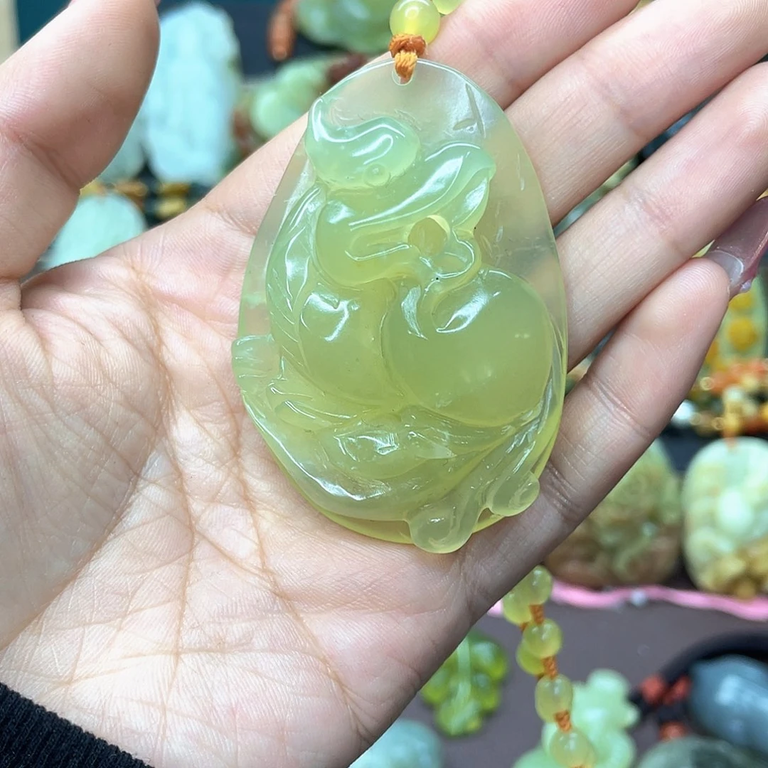蛇纹石玉颈饰未镶嵌
