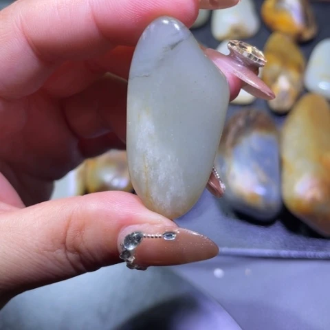 和田玉颈饰未镶嵌