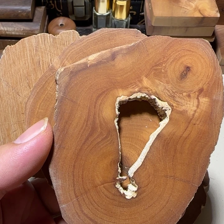 老山檀香原料切片约60g左右