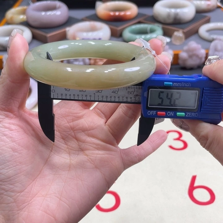 未镶嵌手镯石英质玉