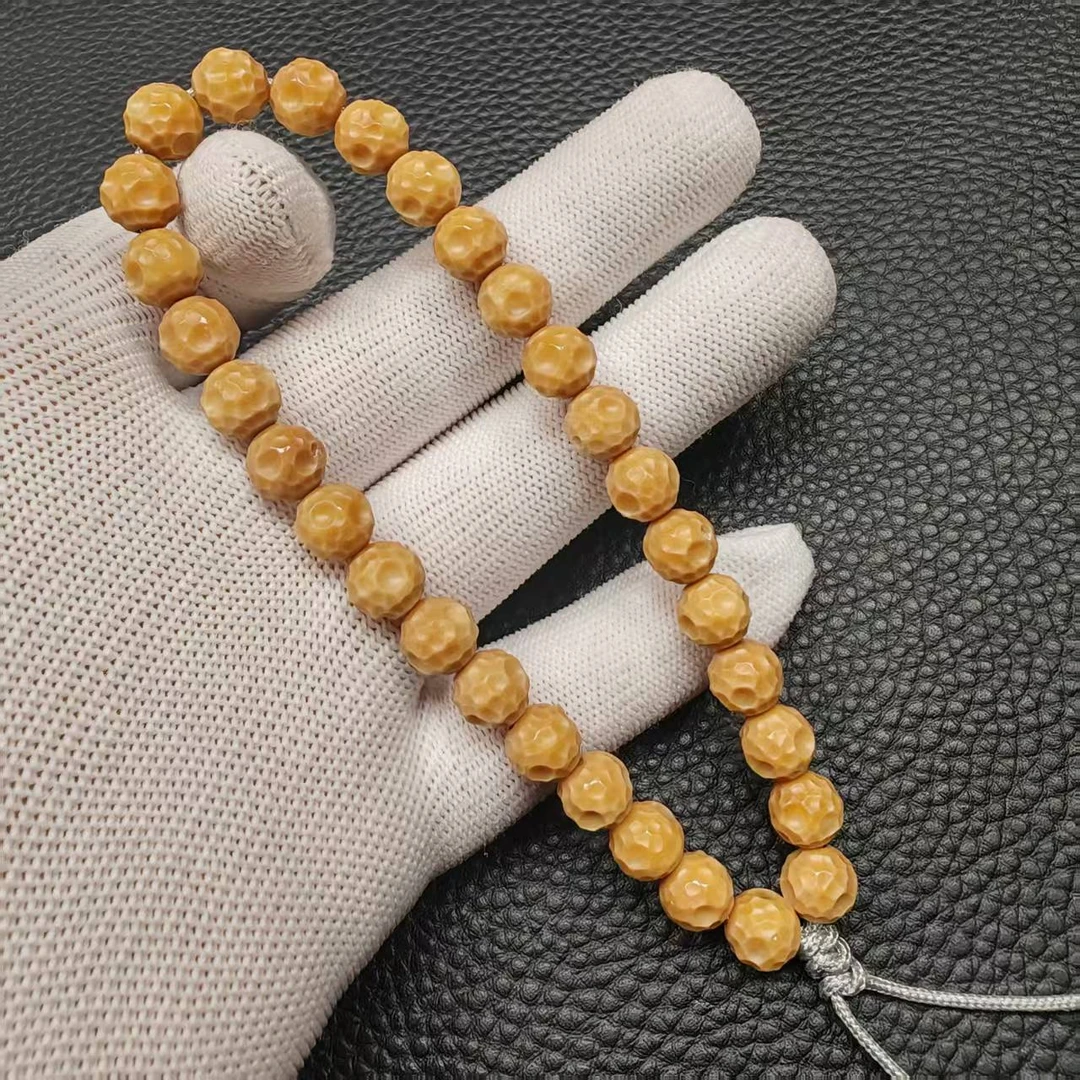 尺寸8.4mm左右龙脊菩提雕刻陨石坑手持一条《小鱼文玩》020号