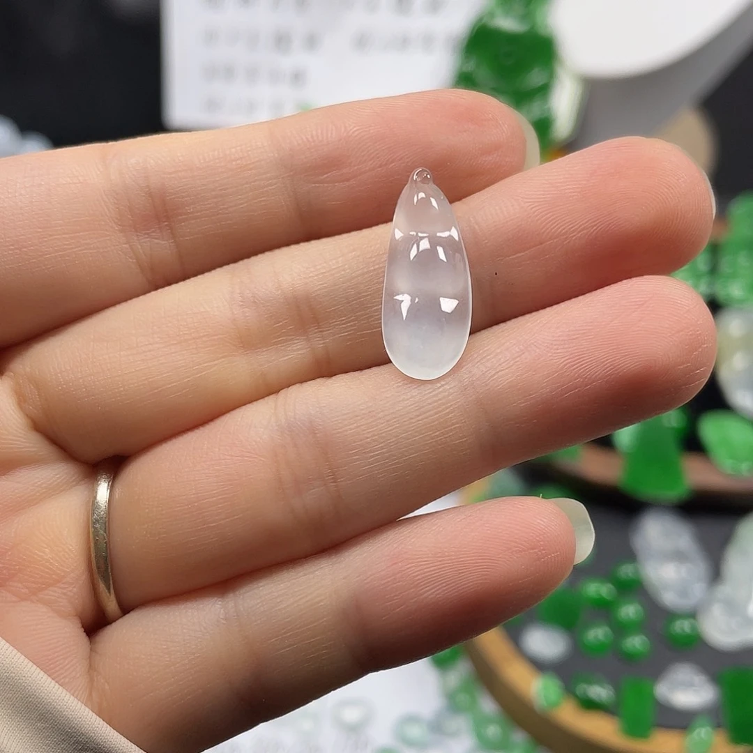 翡翠未镶嵌颈饰林亦珠宝冰豆