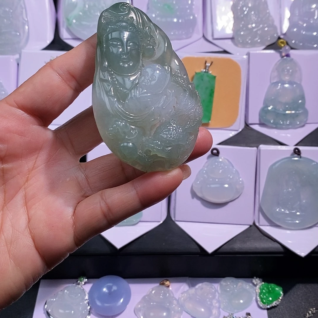 翡翠未镶嵌颈饰送子观音
