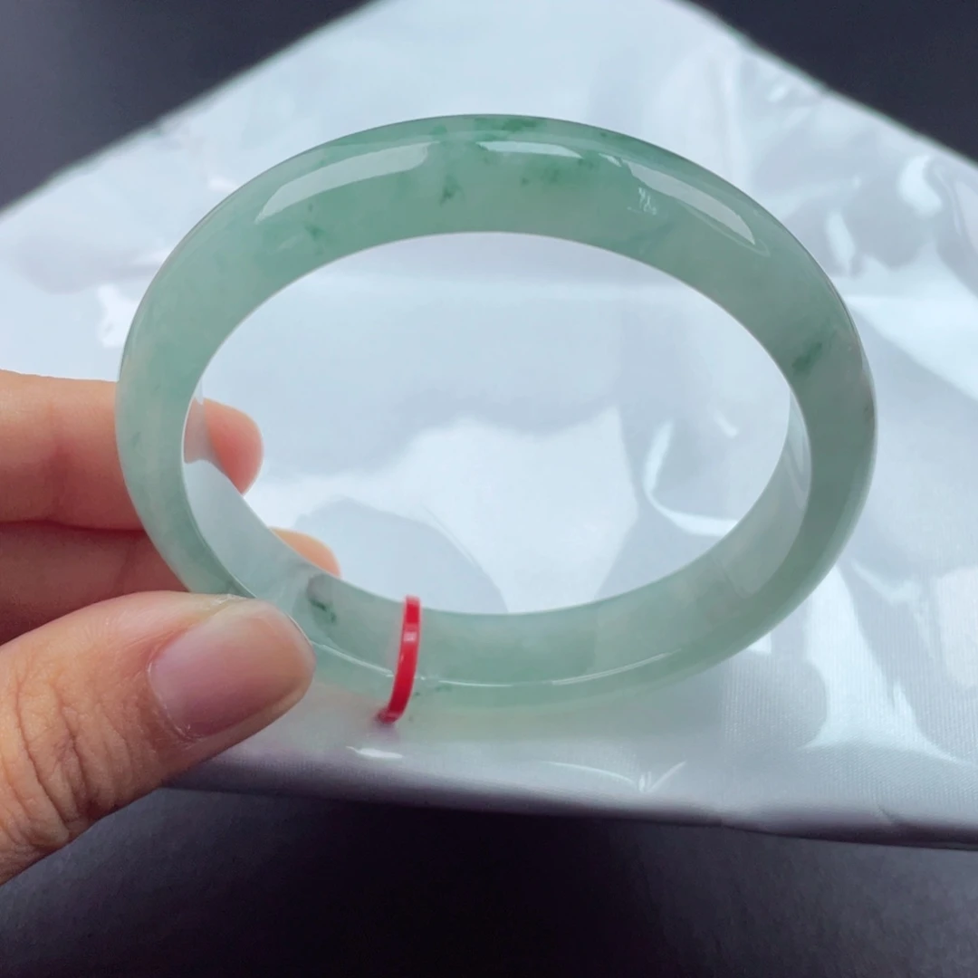 翡翠手镯（贵妃镯）未镶嵌