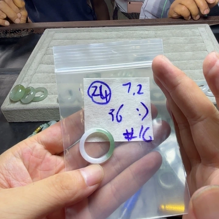 ：***）定制翡翠未镶嵌戒指