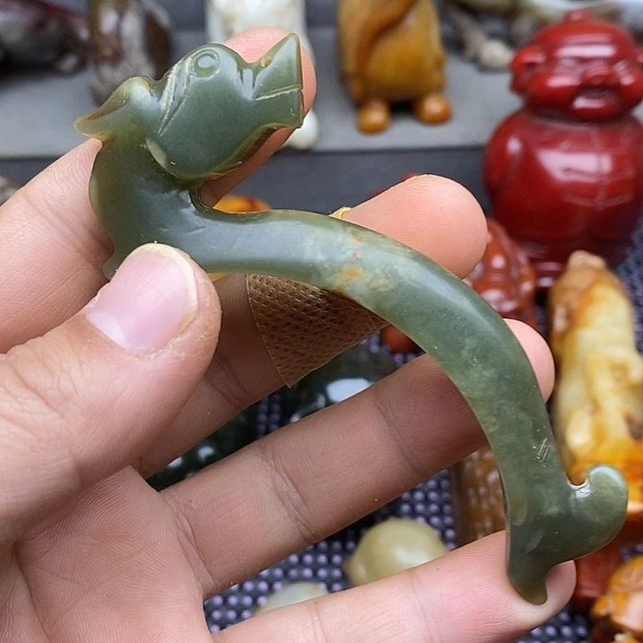 未镶嵌蛇纹石玉颈饰