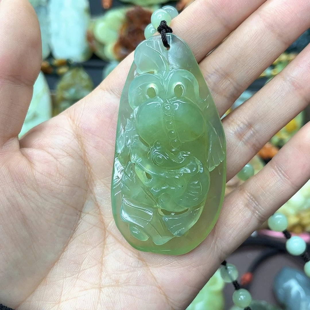蛇纹石玉颈饰未镶嵌