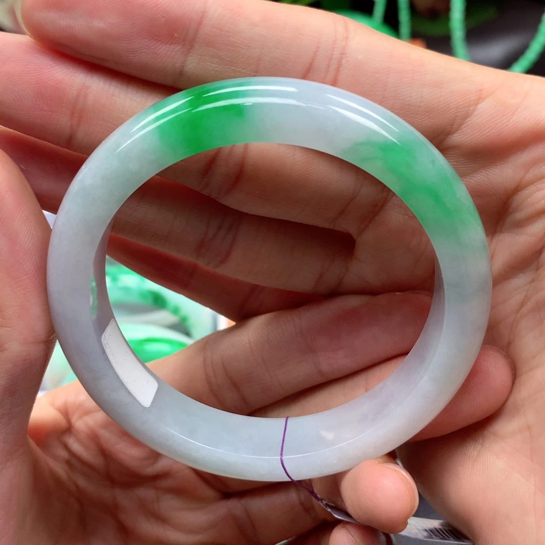 翡翠手镯未镶嵌翡翠手镯