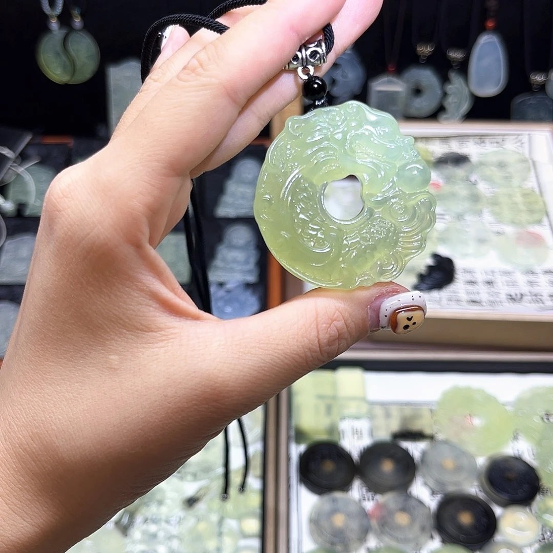 岫玉未镶嵌吊坠(赠链)
