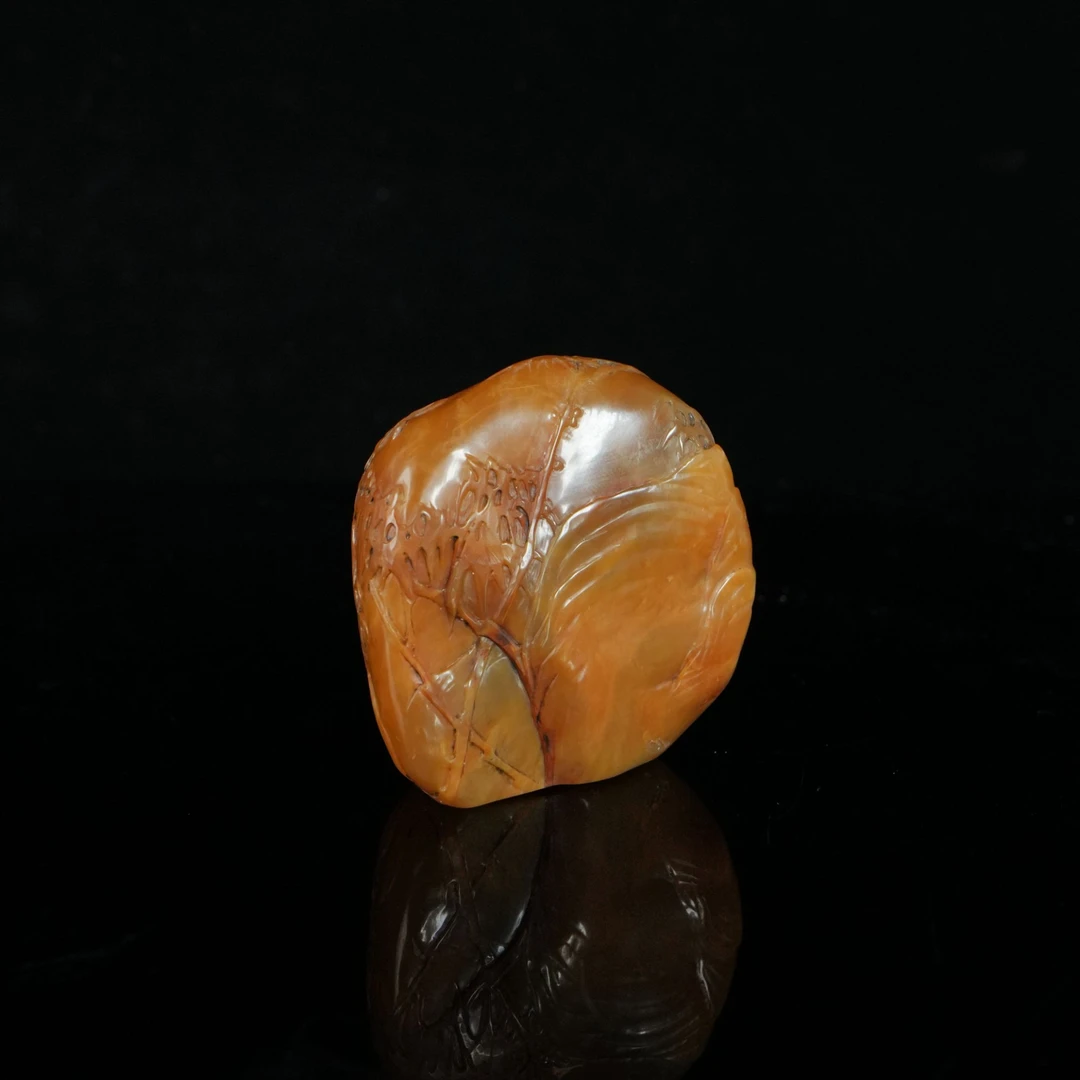 B6822寿山田黄石 慈航普度观自在薄意摆件 49*26*50mm106.67g