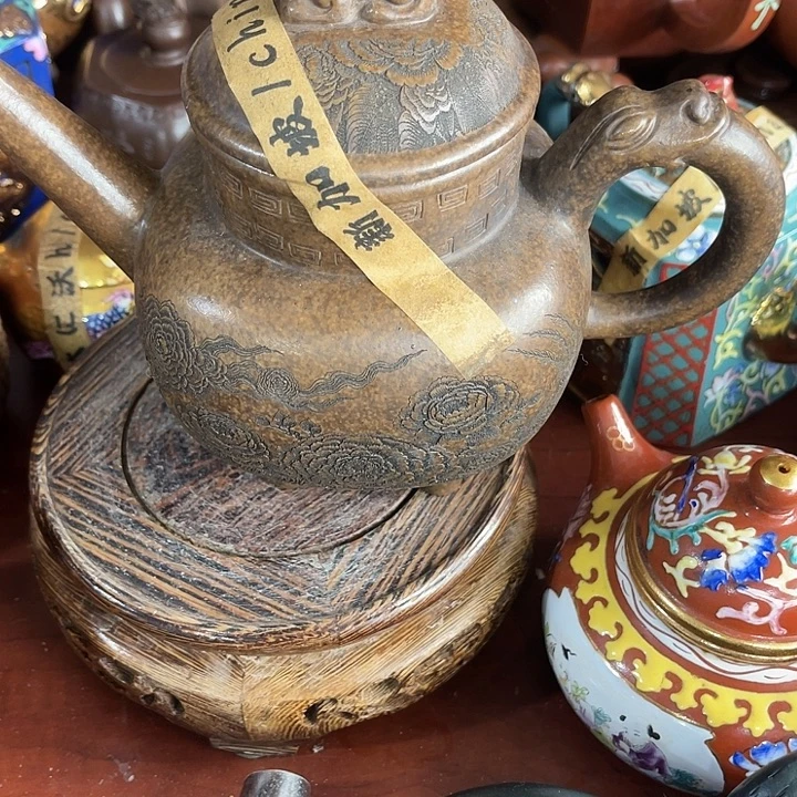 茶壶红泥原矿泥料手工制作的一把紫砂壶。
