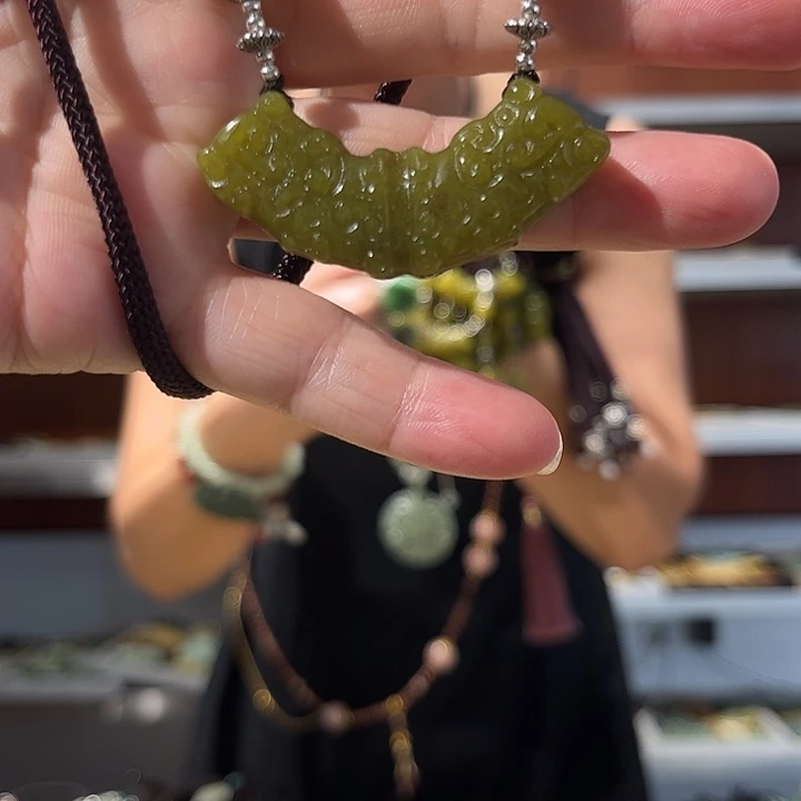 岫玉未镶嵌毛衣链