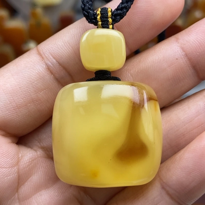 【闪购商品】琥珀颈饰未镶嵌