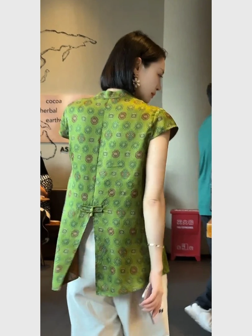 绿色宝相花衬衫国风女装2025高端精致设计感后背开叉短袖盘扣上衣