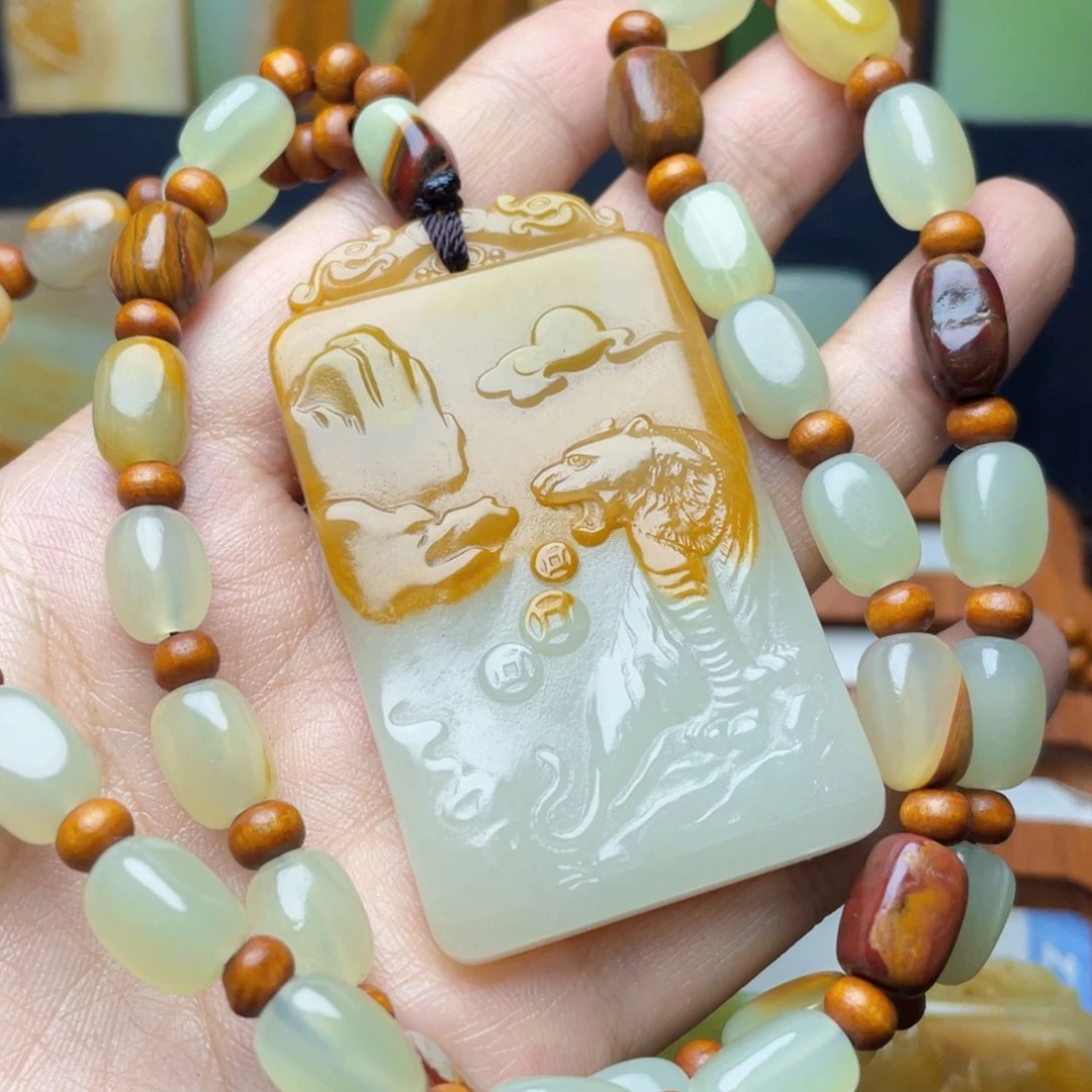 娄*新疆昆仑山料虎牌