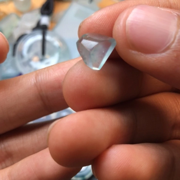 定制翡翠未镶嵌挂件