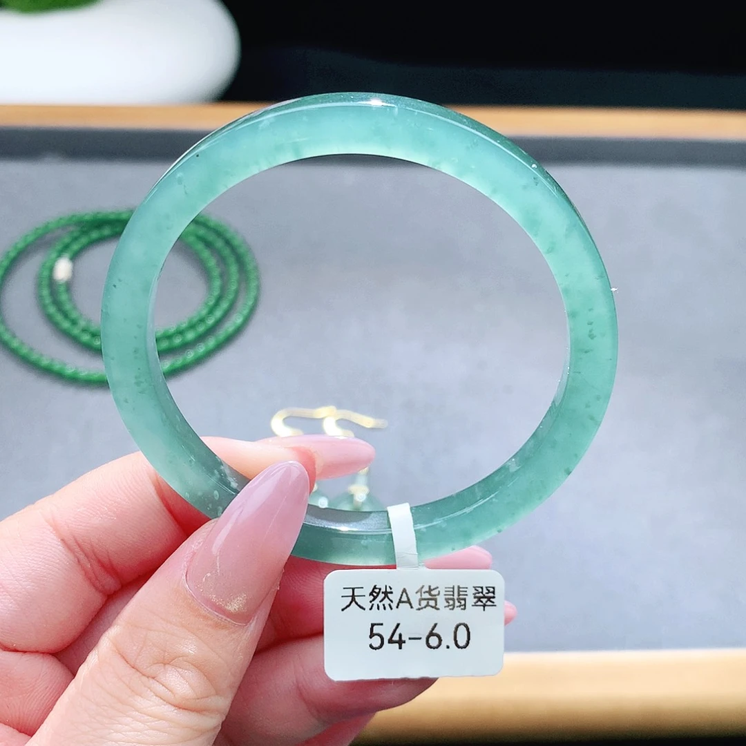 未镶嵌手镯（圆镯）翡翠