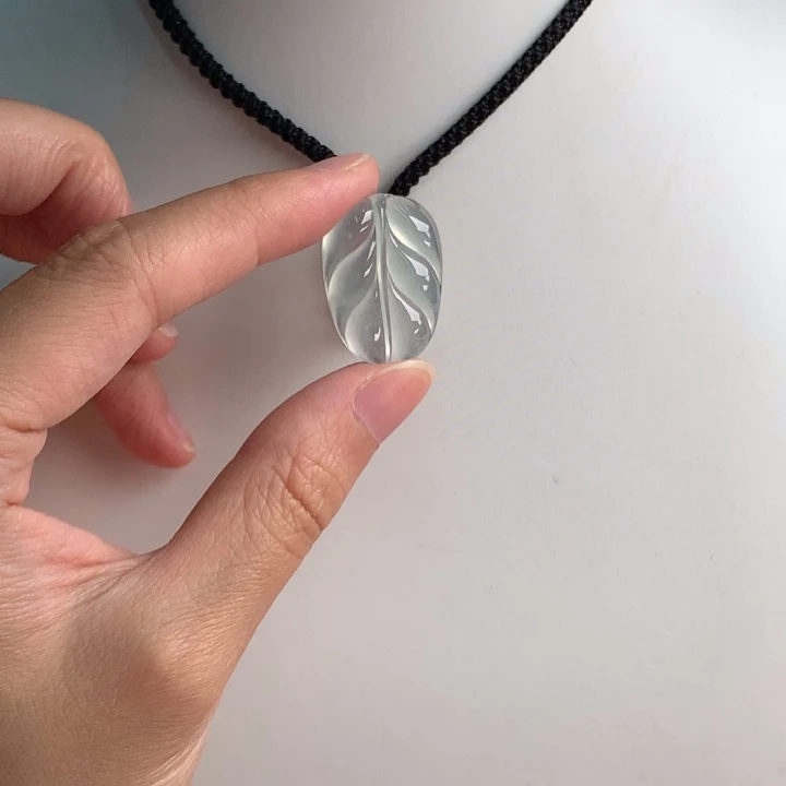 翡翠挂件未镶嵌…..