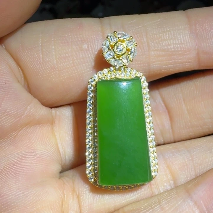 和田玉银S925镶嵌颈饰帝王绿无事牌