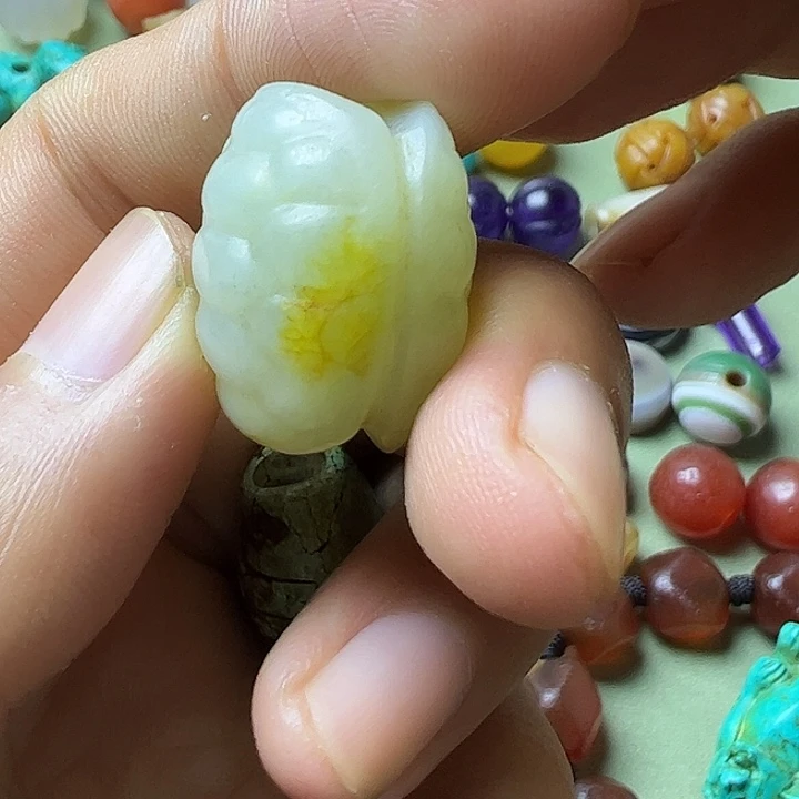 西***情和田玉未镶嵌珠宝半成品