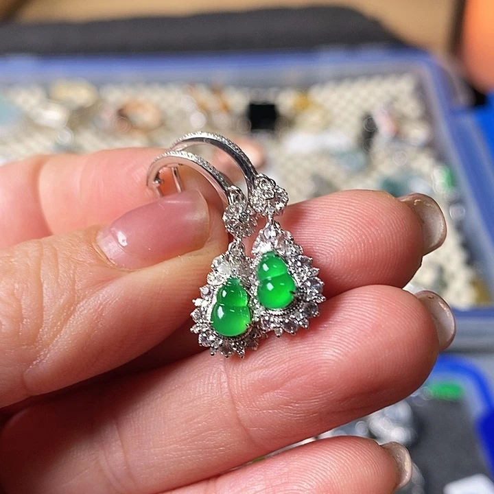 翡翠颈饰18K金镶嵌耳钉