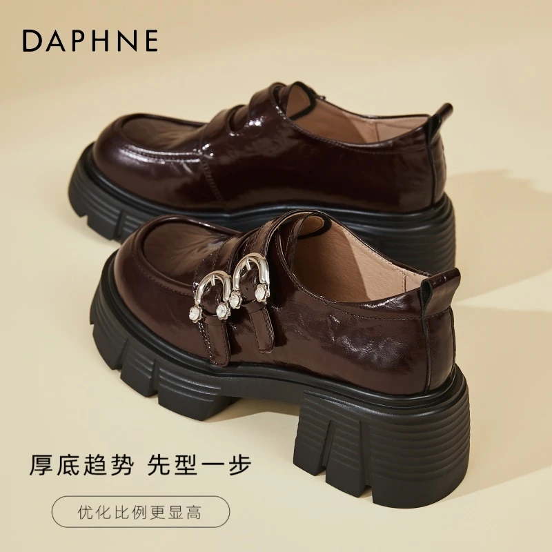 达芙妮棕色英伦风小皮鞋2025秋季新款粗跟圆头女鞋复古厚底乐福鞋