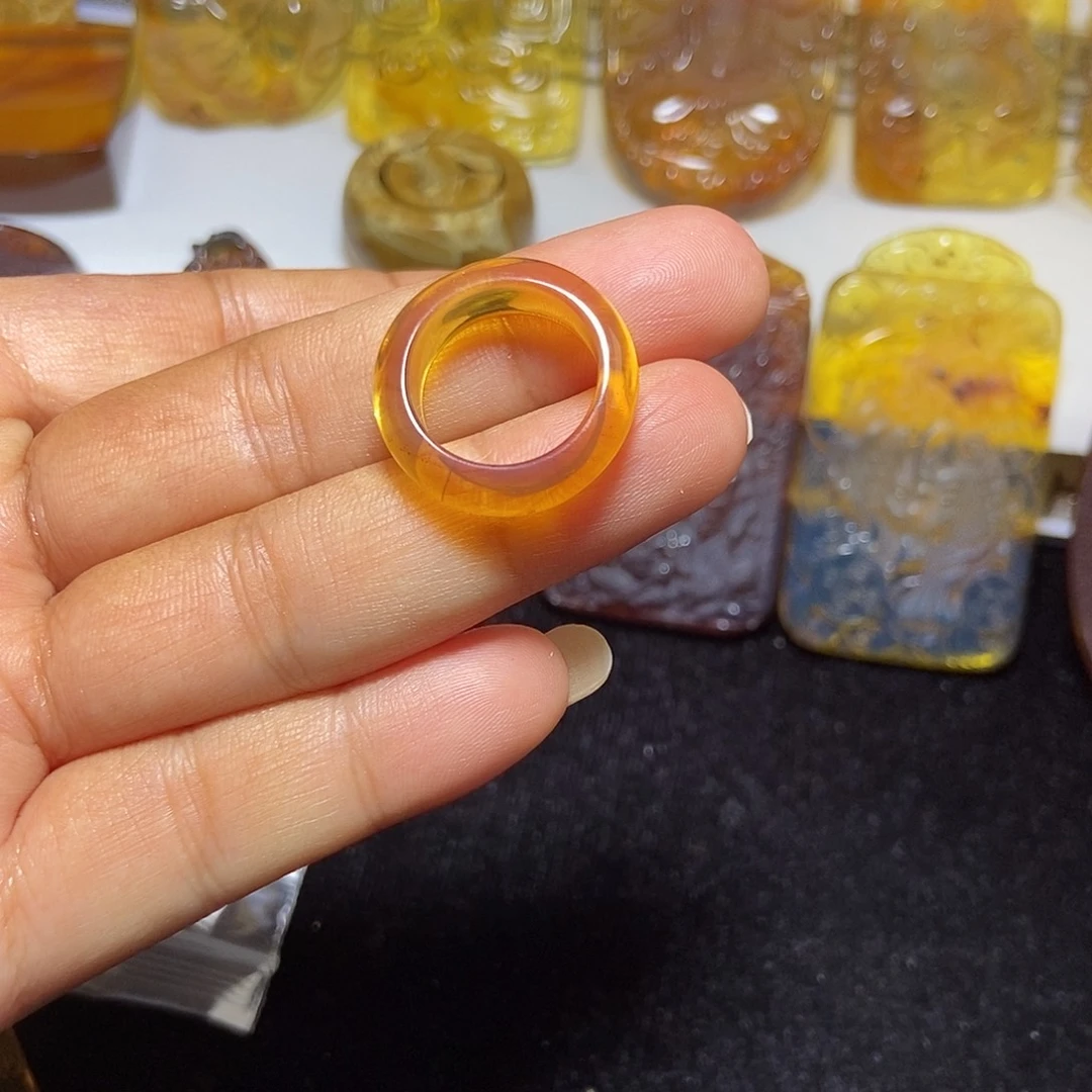 媛***琥珀未镶嵌颈饰缅甸天然琥珀吊坠