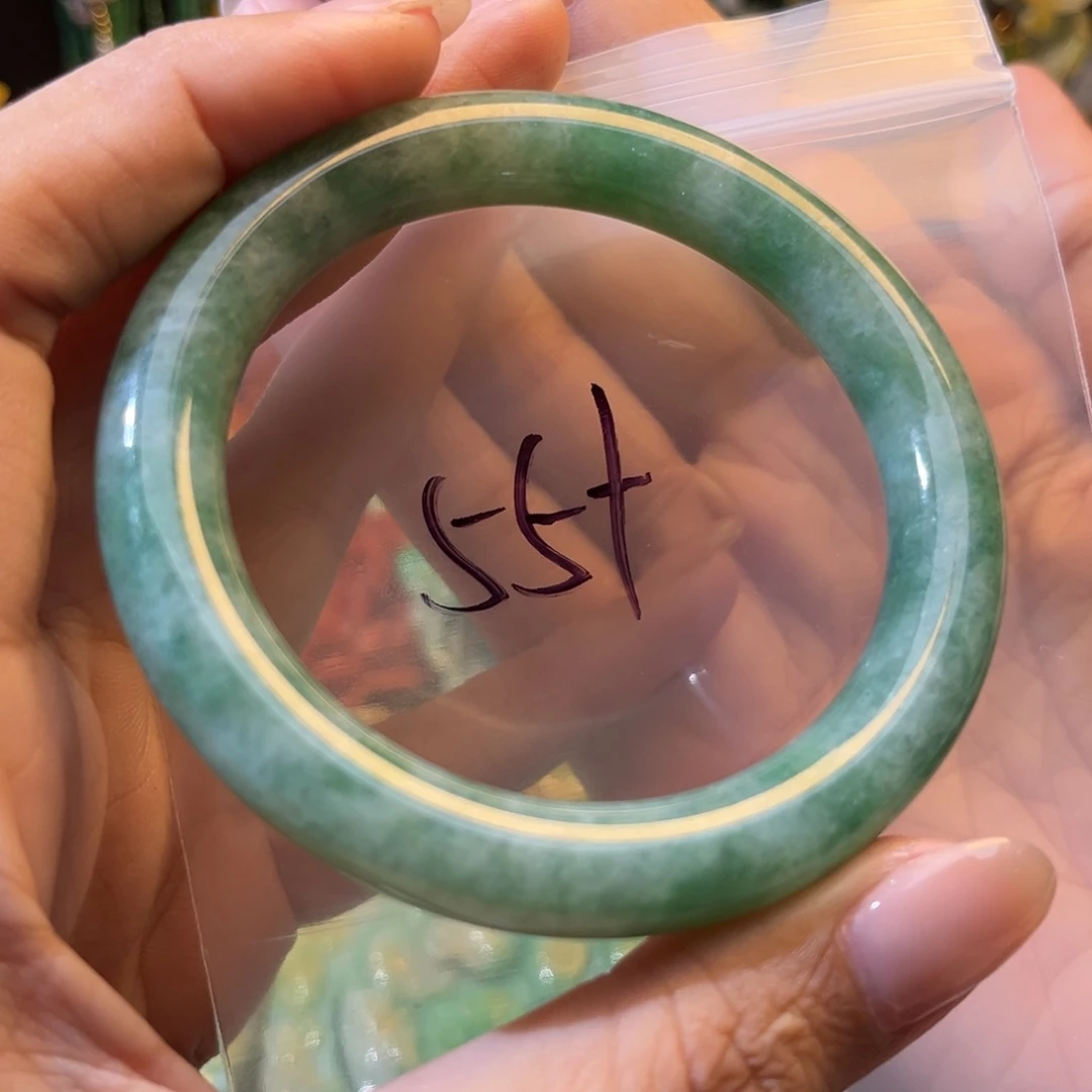 翡翠未镶嵌颈饰待编织