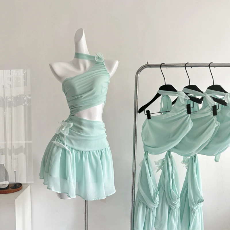 小个子高级感薄荷绿色挂脖连衣裙性感裙子女款大方得体独特漂亮