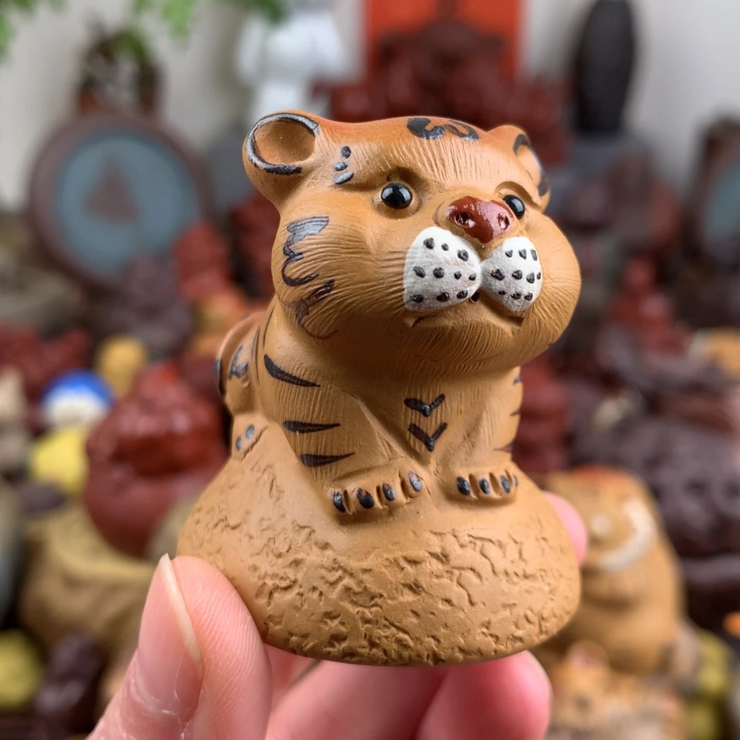 紫砂茶宠蹲石头老虎