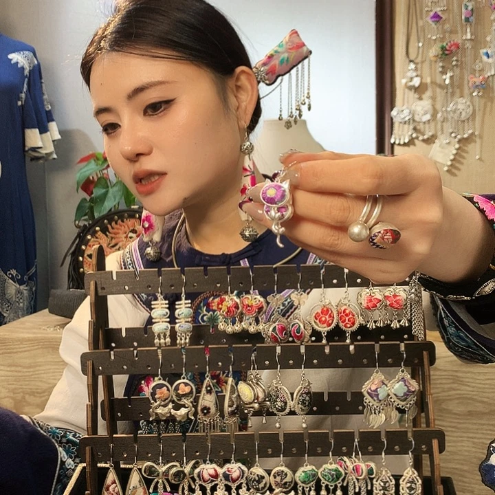 花岗石铁合金耳环