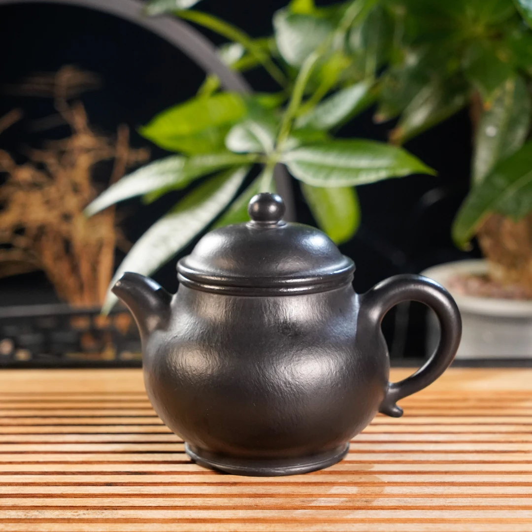 GS36-035   姚传永  宜兴手工紫砂  焐灰潘壶