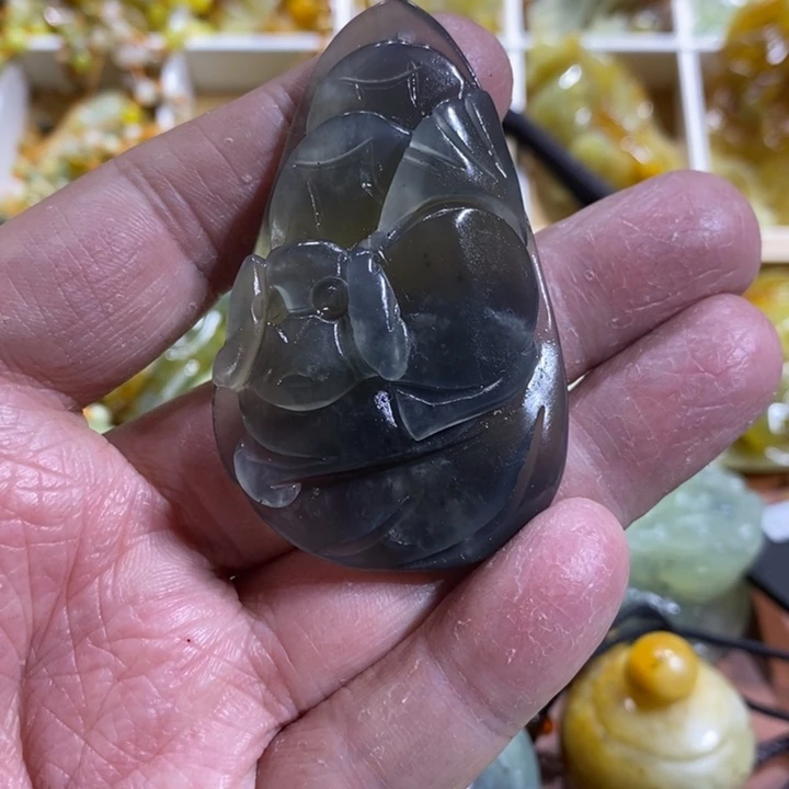 蛇纹石玉颈饰未镶嵌