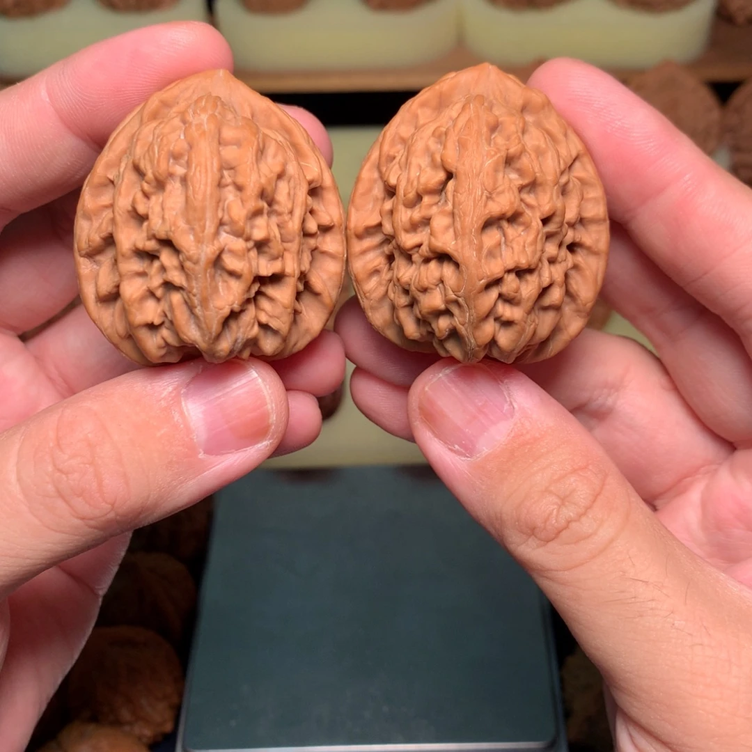文玩核桃吊坠41肚40边原桩红锦鲤无药全品51g
