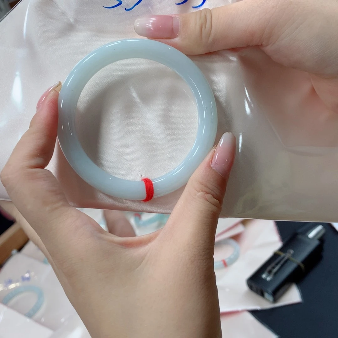 翡翠手镯未镶嵌情*买断