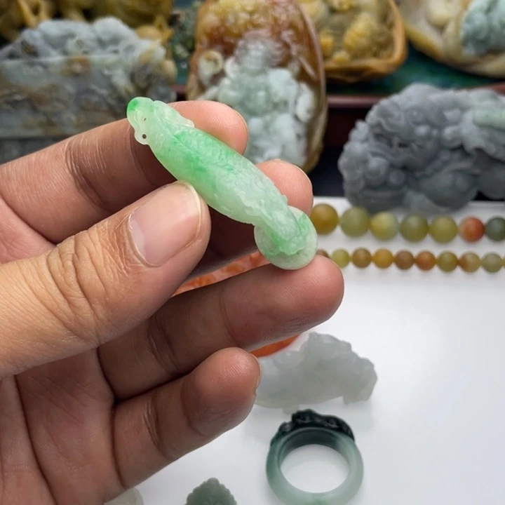 定制翡翠未镶嵌螭吻
