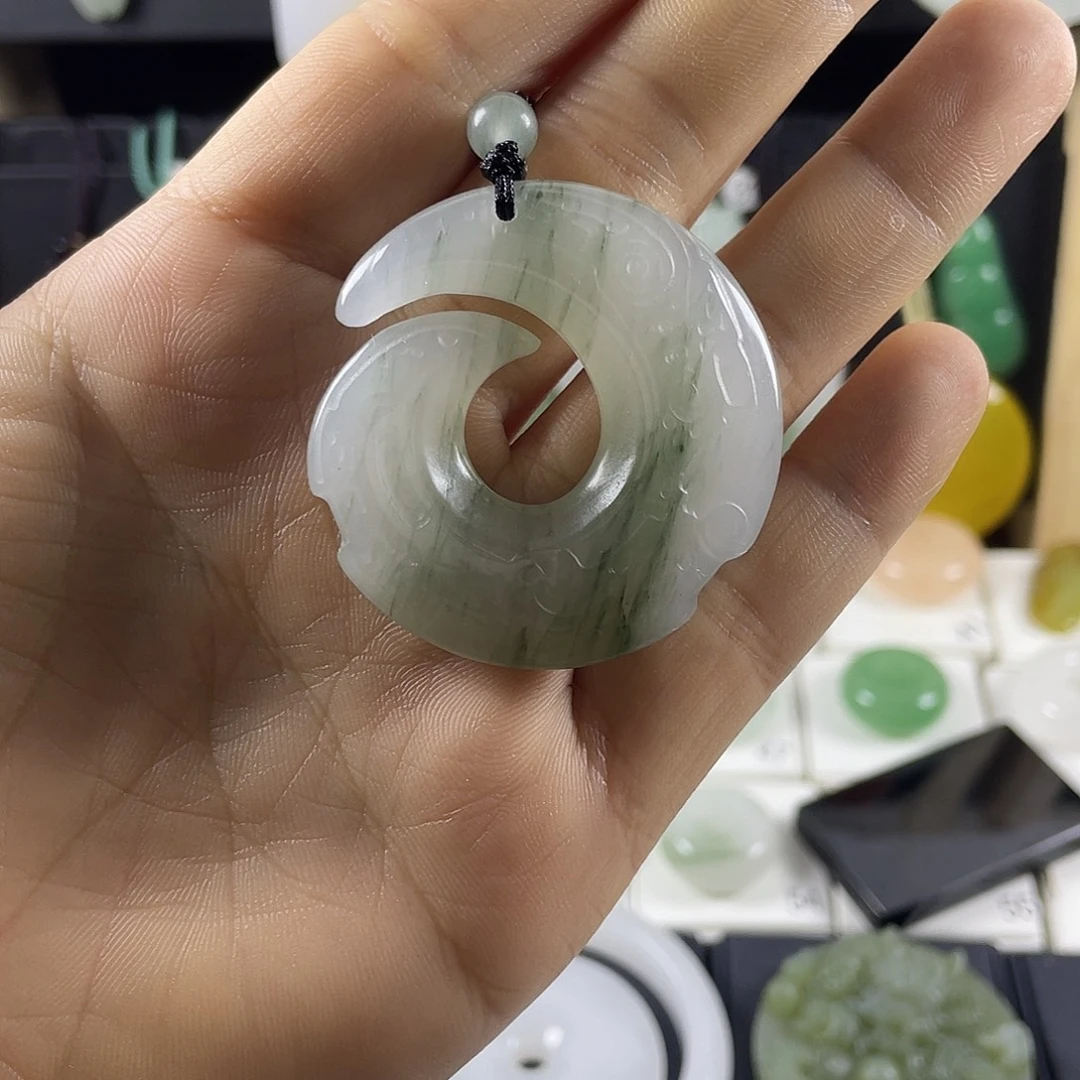 石英质玉（金丝玉）未镶嵌颈饰