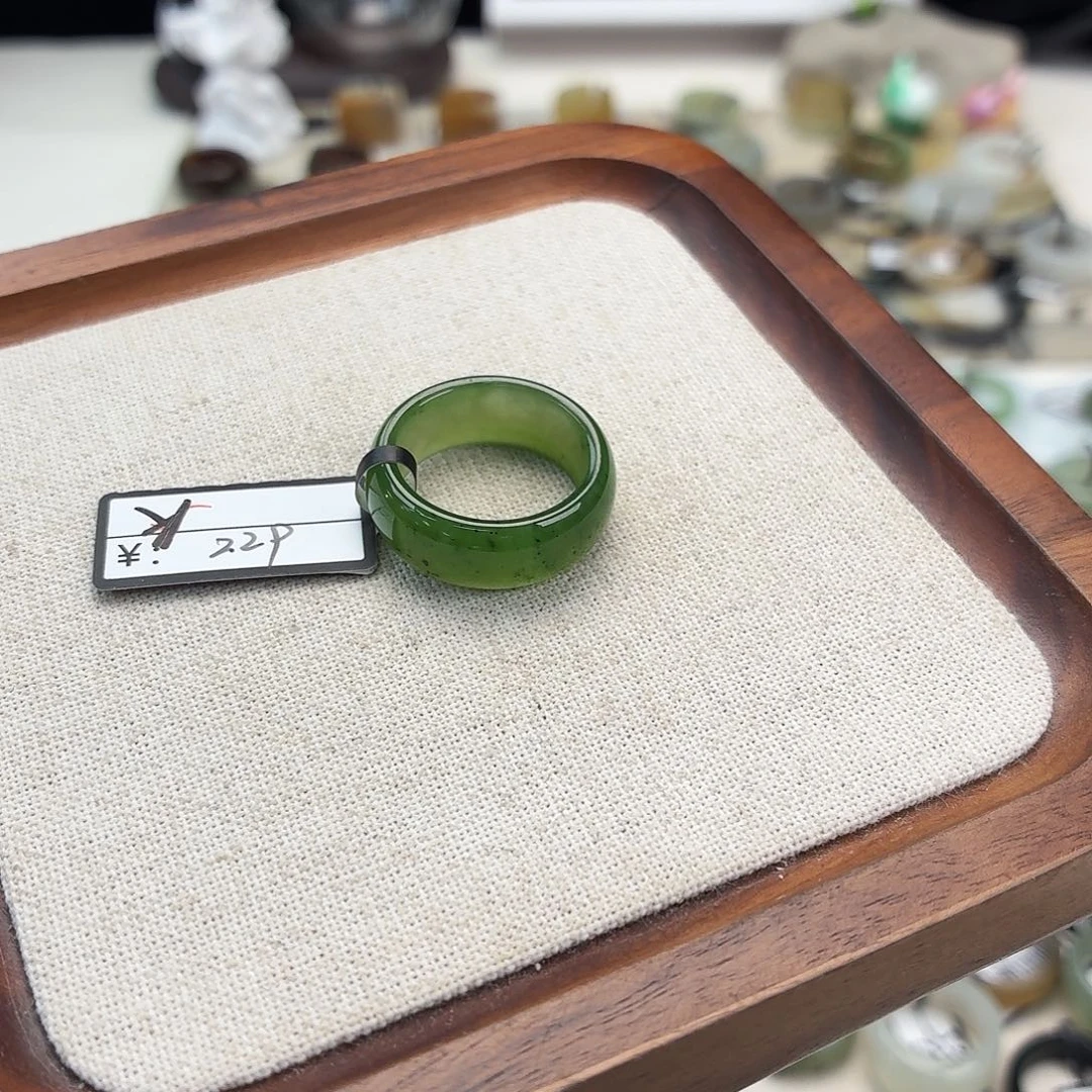 未镶嵌戒圈和田玉F68乌兰海轮胎17.4不退换