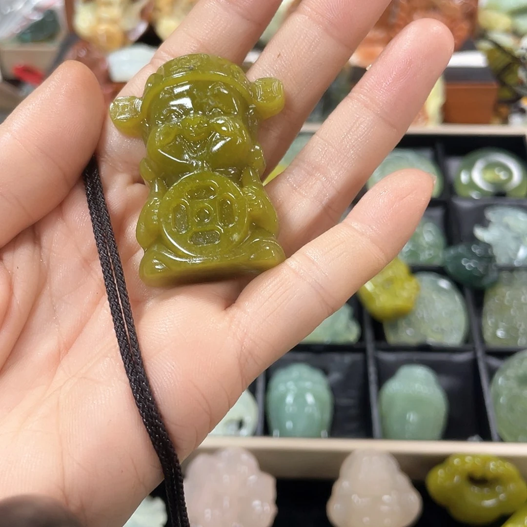蛇纹石玉颈饰未镶嵌