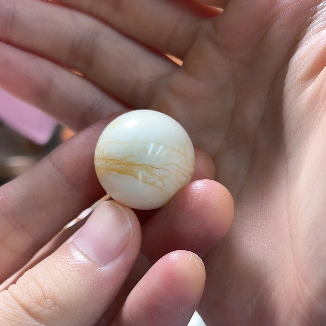 未镶嵌琥珀裸石2