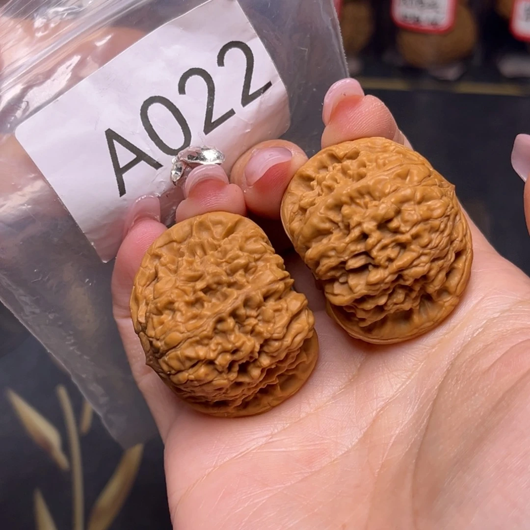 文玩核桃吊坠和尚头39.5