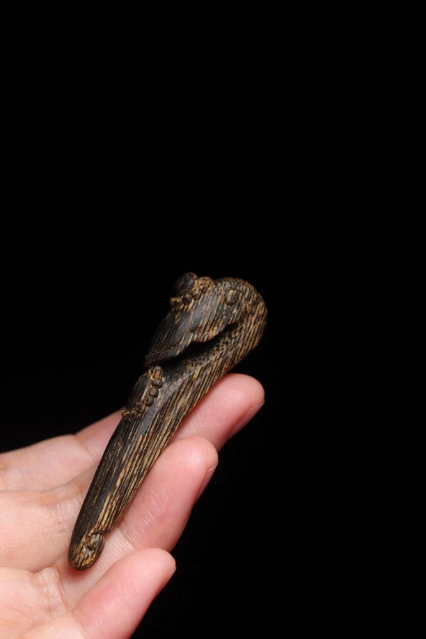 “事事如意”达拉干软丝沉水老料沉香吊坠4.4克