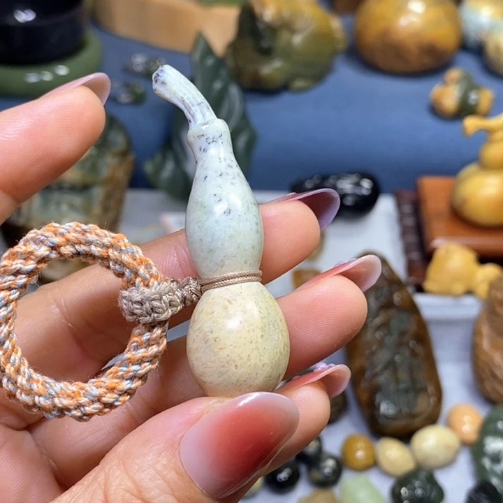 岫岩河磨玉（透闪石质玉）未镶嵌把件