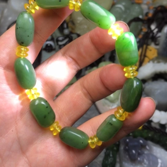 和田玉未镶嵌把件