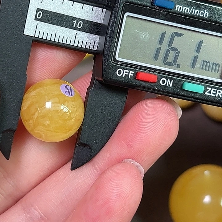蜜蜡未镶嵌裸石微瑕150