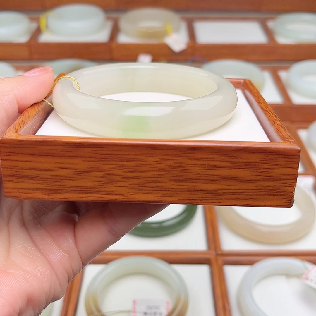 和田玉手镯未镶嵌57.6