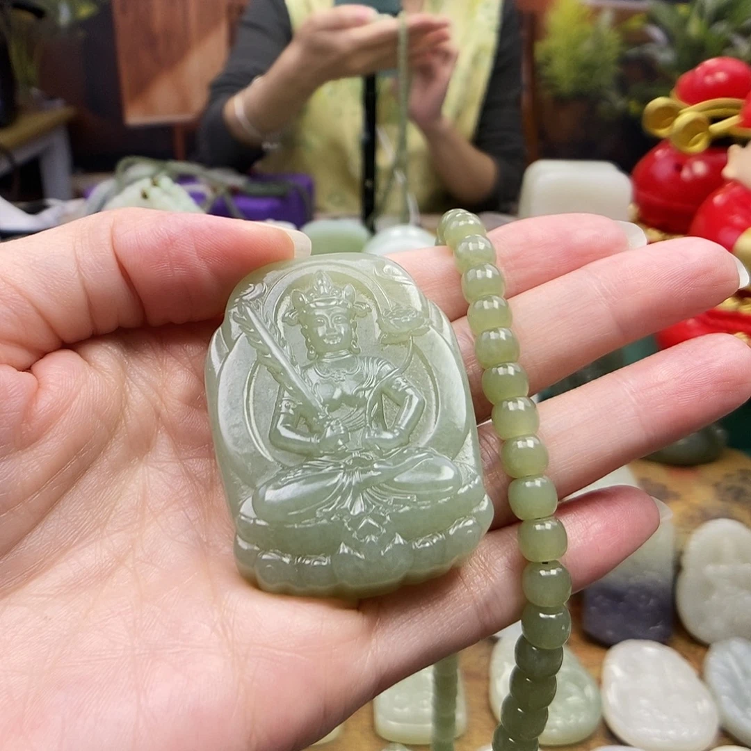 八***财和田玉未镶嵌颈饰