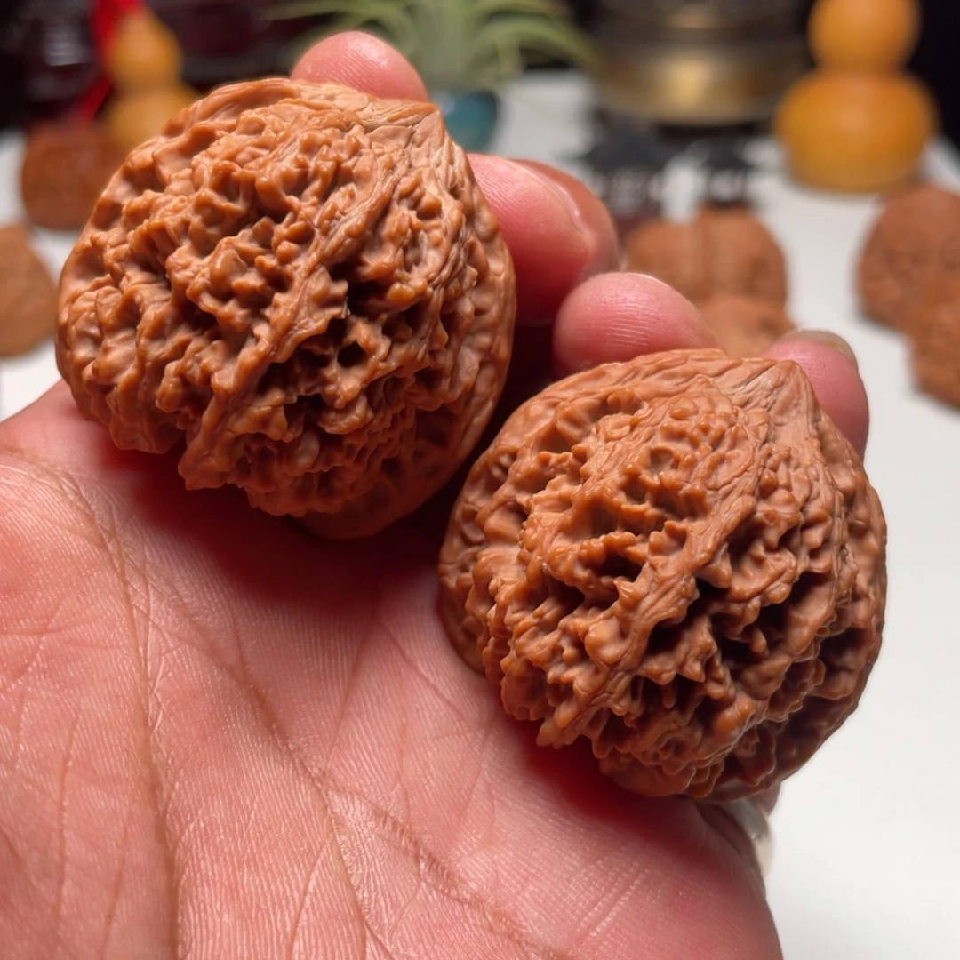 文玩核桃吊坠百花山40全