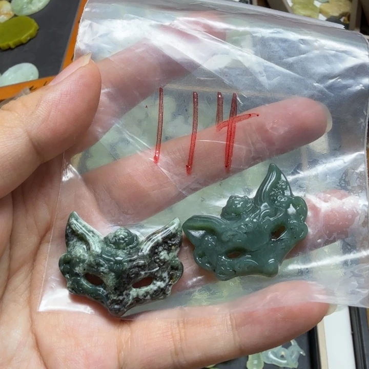 透闪石-蛇纹石玉吊坠未镶嵌