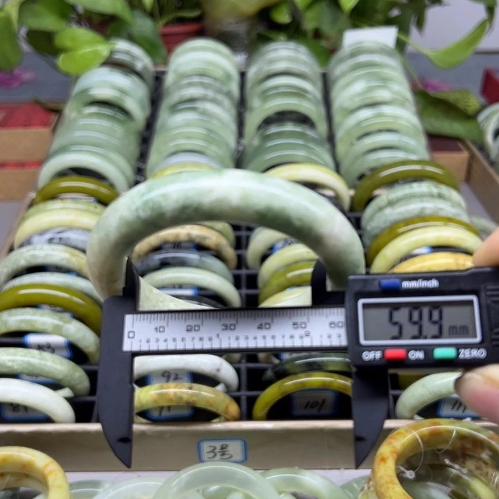 蛇纹石玉未镶嵌手镯99